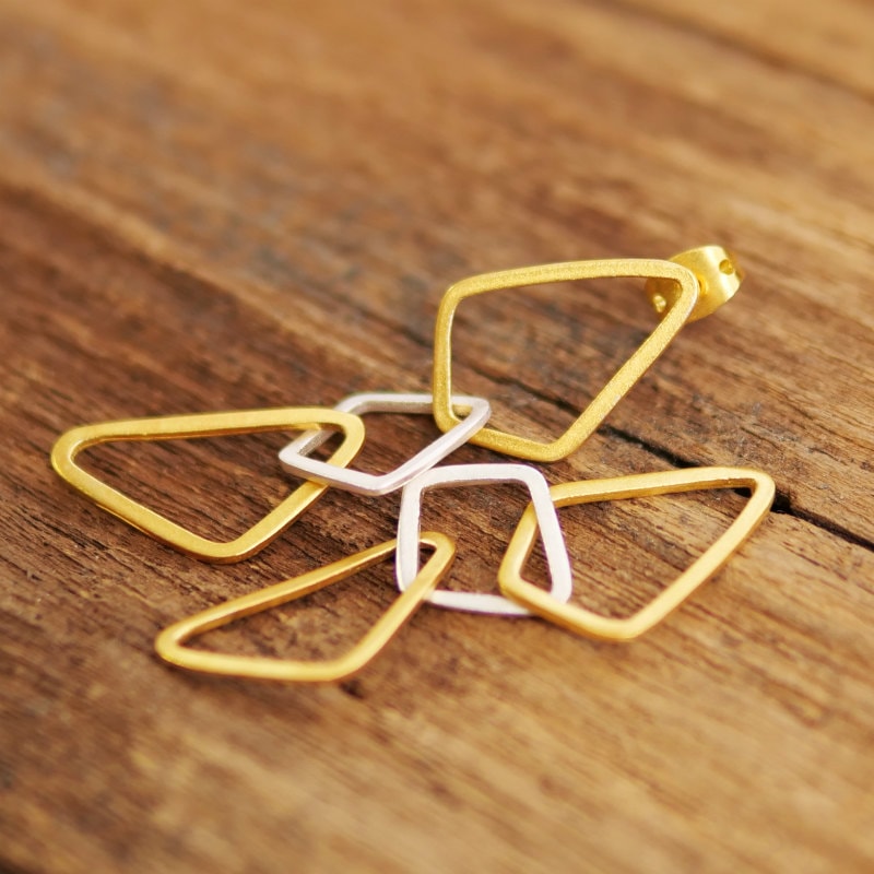 トライアングルモチーフピアス　【メール便可】