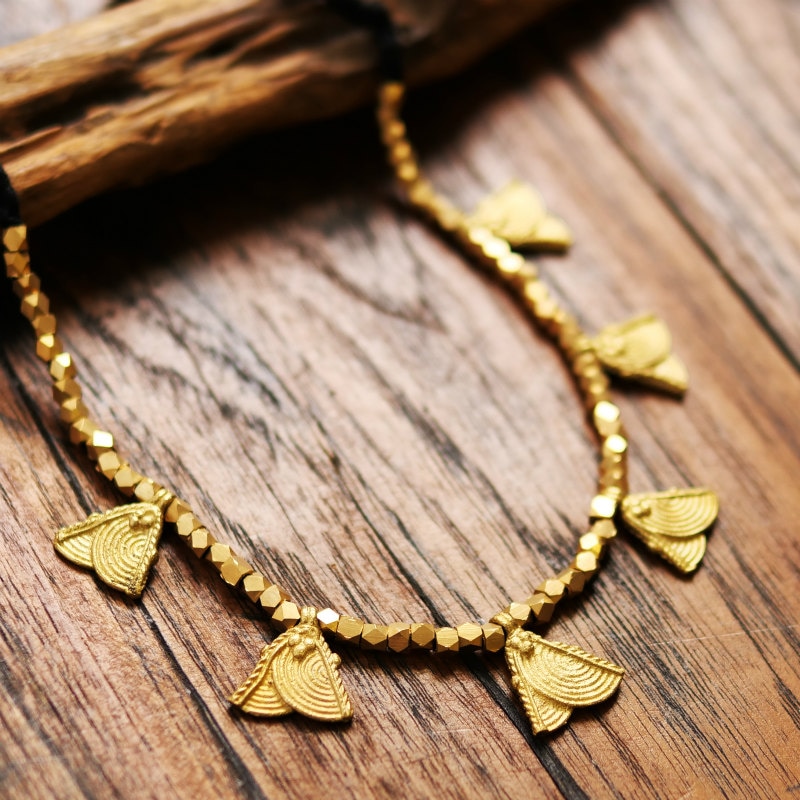 オリッサハーフサークルオーバーラップネックレス　【メール便可】