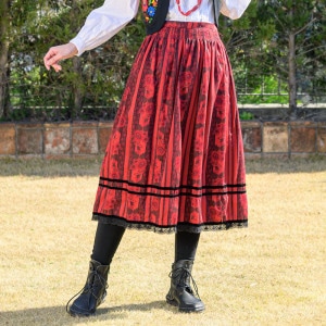 フラワープリントスカート オーストリア伝統衣装｜マライカ公式通販