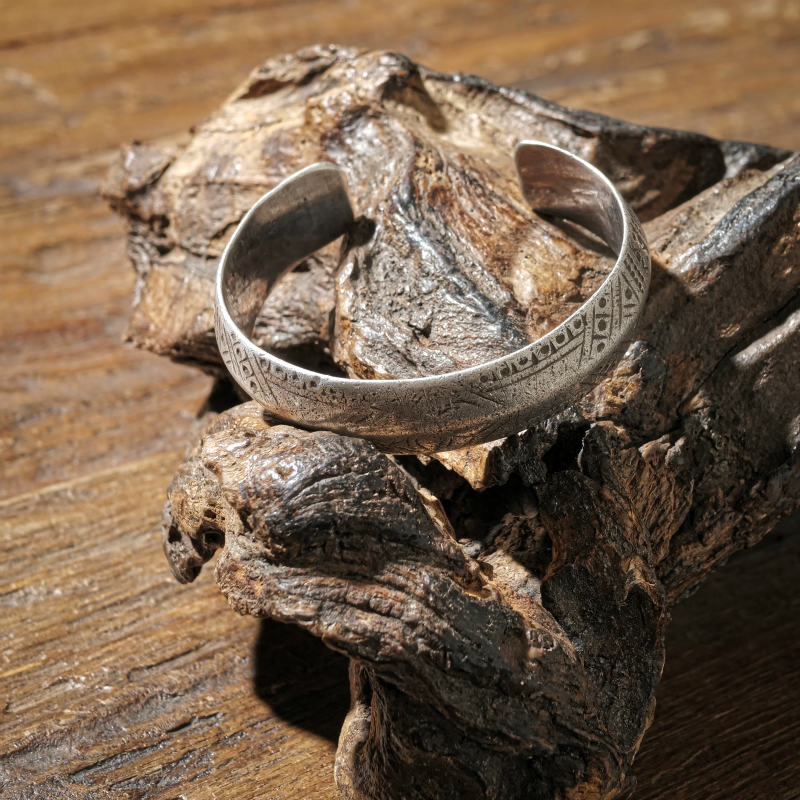 アフガニスタンメタルバングルカフ腕輪