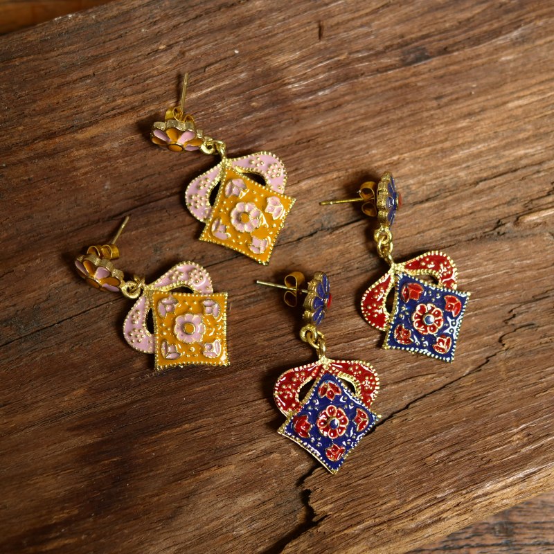 ミナカリオリエンタルフラワーピアス　【メール便可】