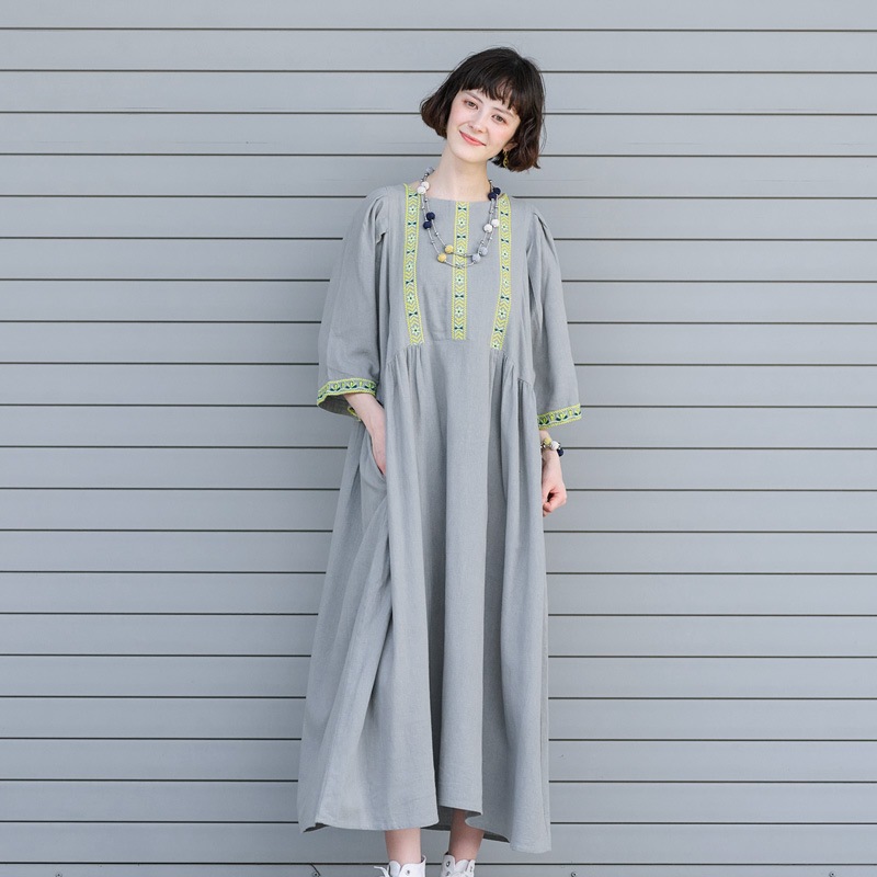 コットンドロップ刺繍フレア袖ワンピース｜マライカ公式通販 