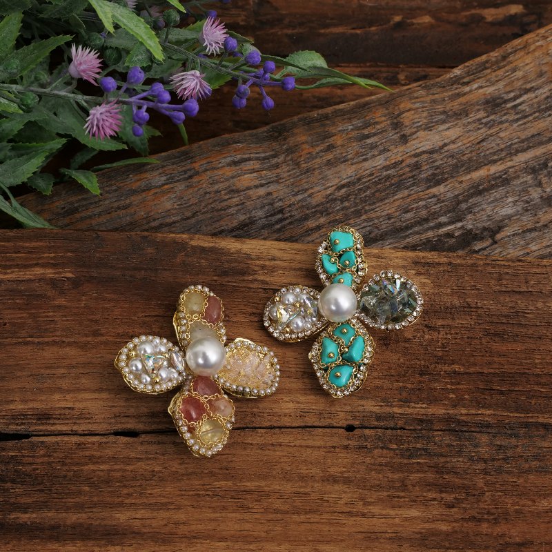 ビジューフラワーブローチ【メール便可】