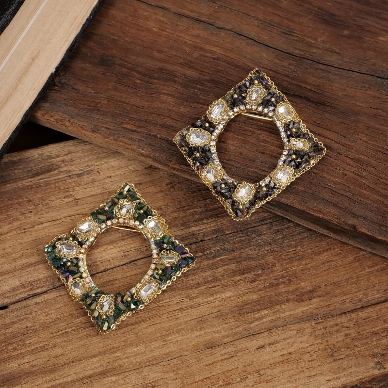 フレームビジューブローチ【メール便可】