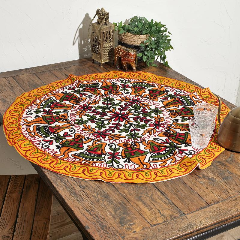 アリ刺繍 ラウンドクロス 80cm【メール便可】｜マライカ公式通販