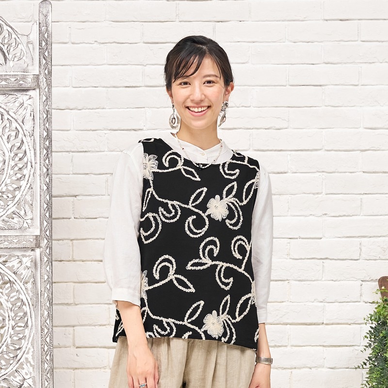 綿刺繍ベスト N｜マライカ公式通販