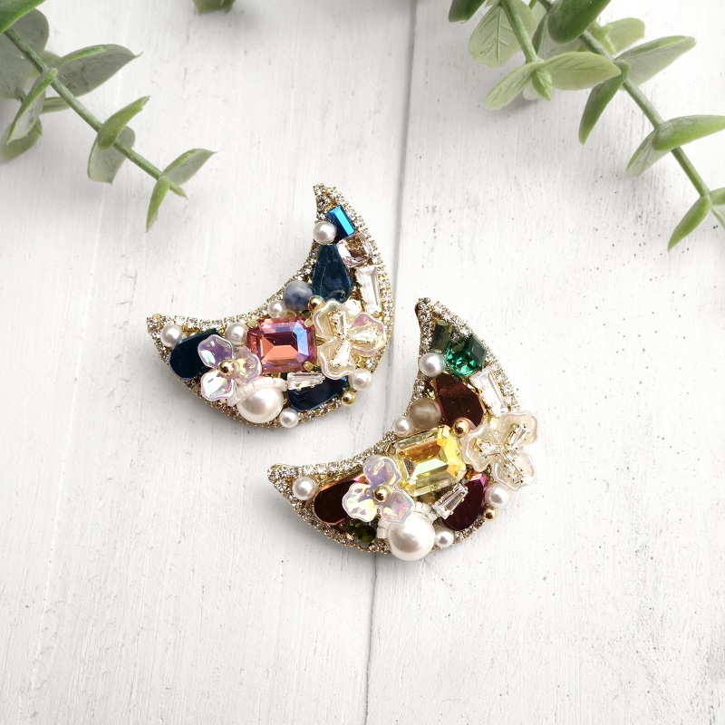 ムーンビジューブローチ【メール便可】