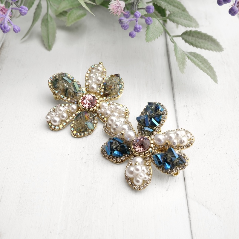 フラワービジューブローチ【メール便可】