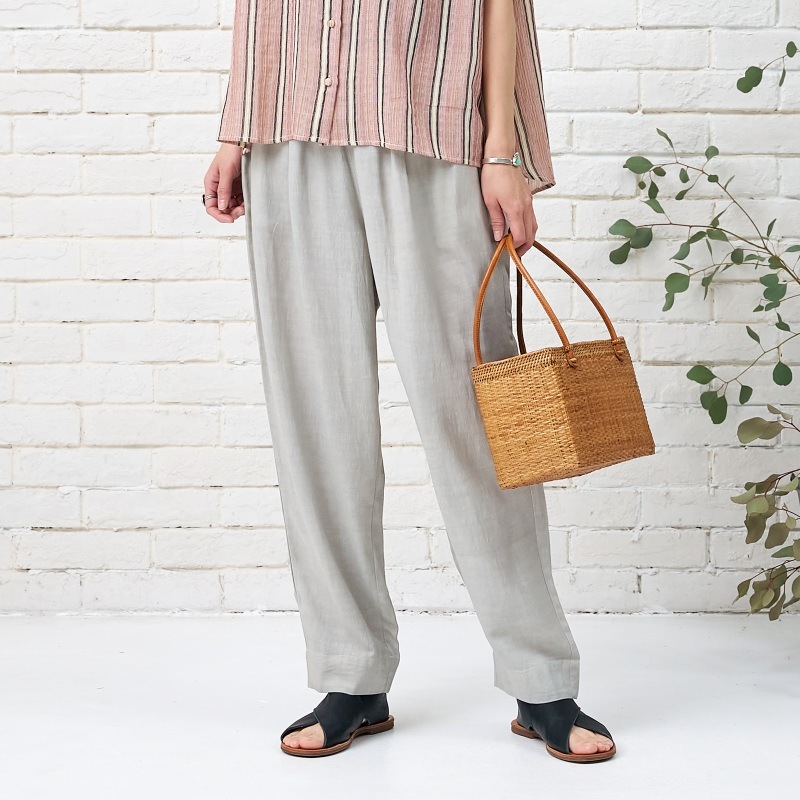 リネンレーヨンテーパードパンツ