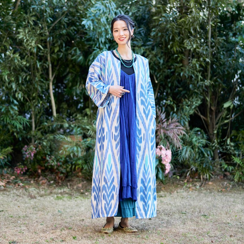 ウズベキスタン　民族衣装　ガウン　アトラスHAMIDA INOYATOVA ウズベキスタン 民族衣装 ガウン アトラスHAMIDA INOYATOVA