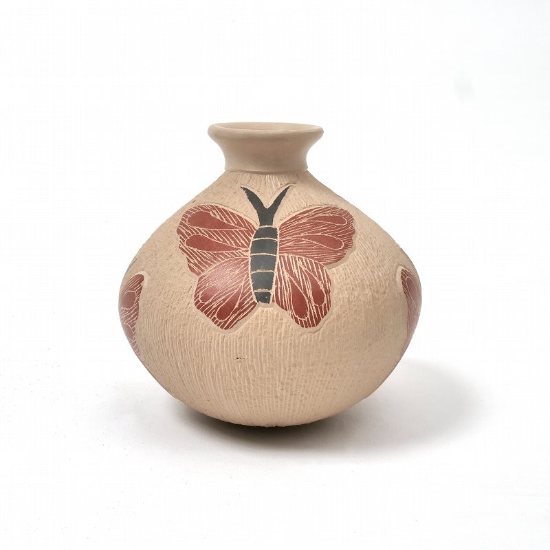 蝶模様の陶器花瓶 蝶模様の陶器花瓶 蝶模様の陶器花瓶 陶芸