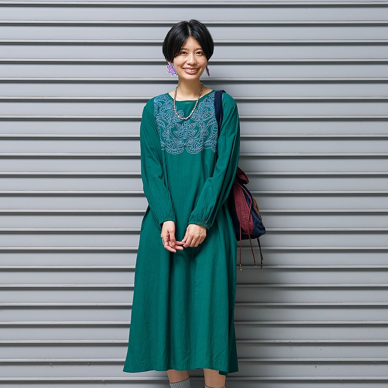 購入者様お決まりです！インドシルク　フラワー刺繍ワンピース 購入者様お決まりです！インドシルク フラワー刺繍ワンピース