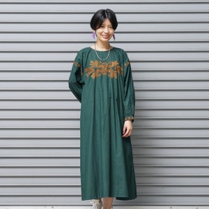 マメクロゴウチ　刺繍ワンピース Mame Kurogouchi マメクロゴウチ 花柄刺繍 ワンピース