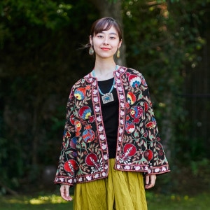 「新品未使用」　スザニ刺繍　スザニ　インドスザニ　手刺繍　インド　一点もの スザニ刺繍ジャケット L｜マライカ公式通販