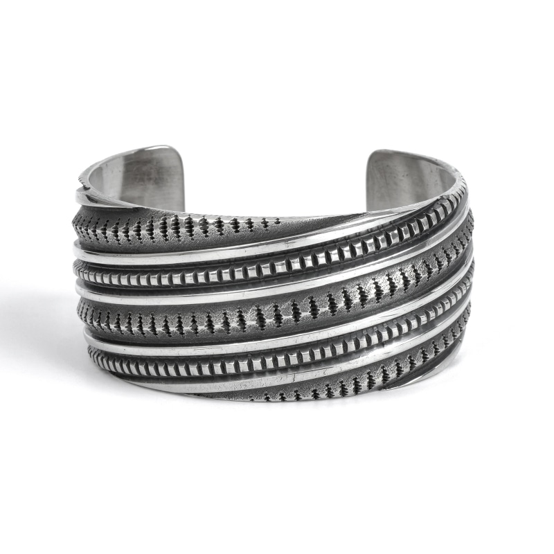 ナバホ族アーティストのインディアンジュエリー（Navajo Jewelry