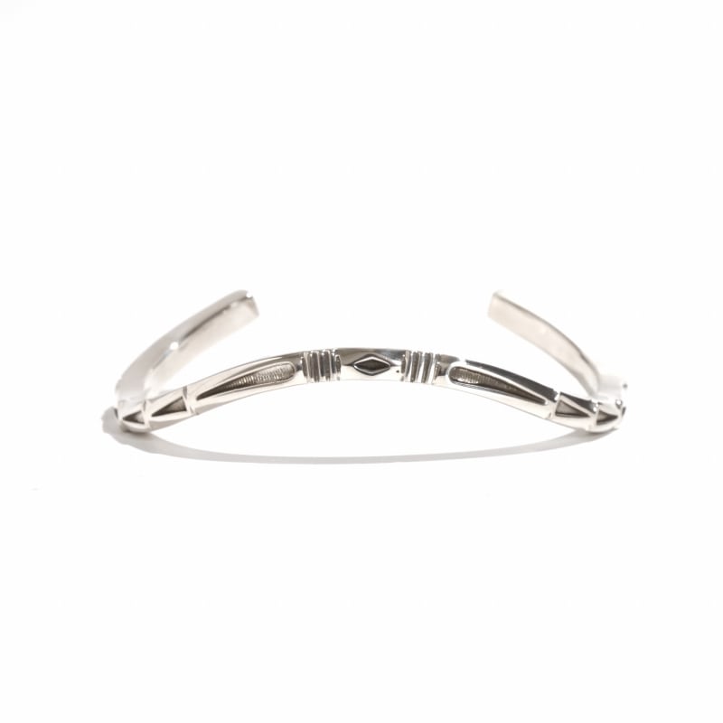 135mm ジェニファーカーティス スクエア ウェイブバングル｜マライカ