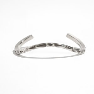 【送料込み】ジェニファーカーティス シルバーバングル 140mm ジェニファーカーティス スクエア ウェイブバングル｜マライカ