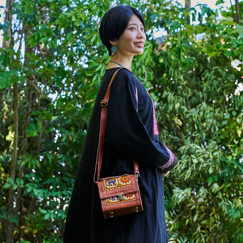 ジョドプールレザー×刺繍ボックスショルダーバッグ｜マライカ公式通販