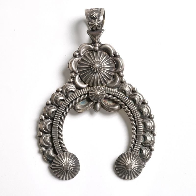 デルバートゴードン スタンプワーク ビッグナジャペンダント｜マライカ