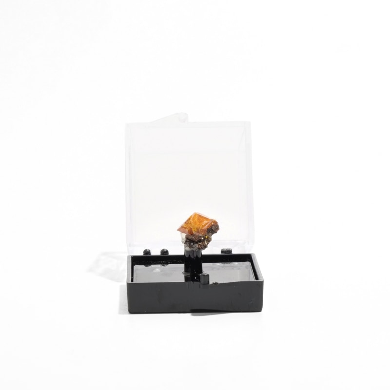 アメリカ・アリゾナ州産 ウルフェナイト結晶標本〈ケース付き〉