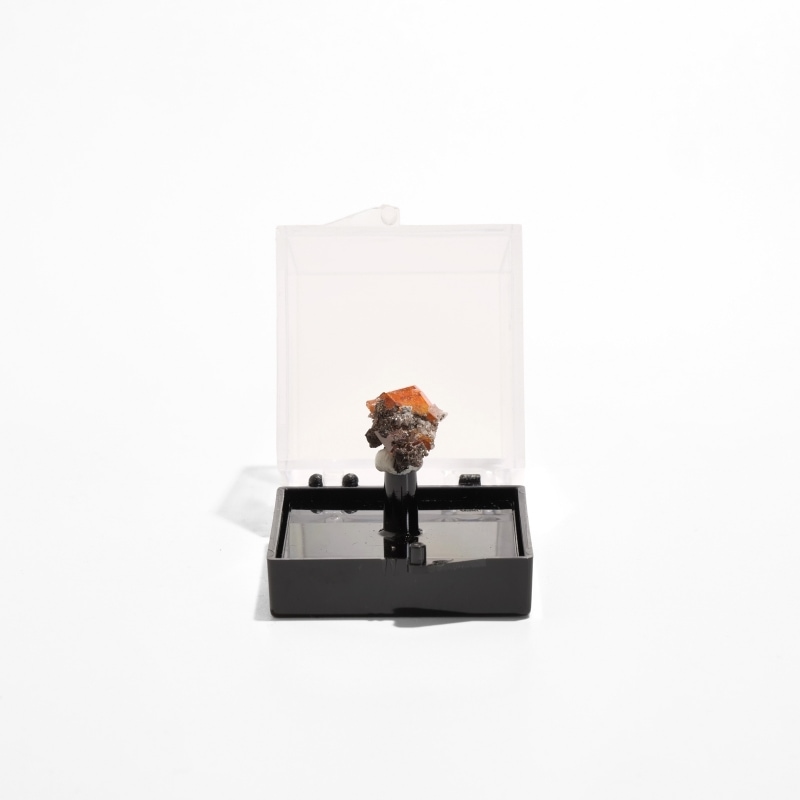 アメリカ・アリゾナ州産 ウルフェナイト結晶標本〈ケース付き〉