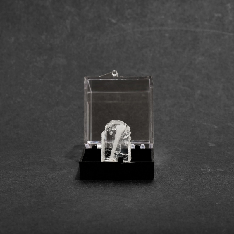 パキスタン産 ファーデン水晶 標本〈ケース付き〉