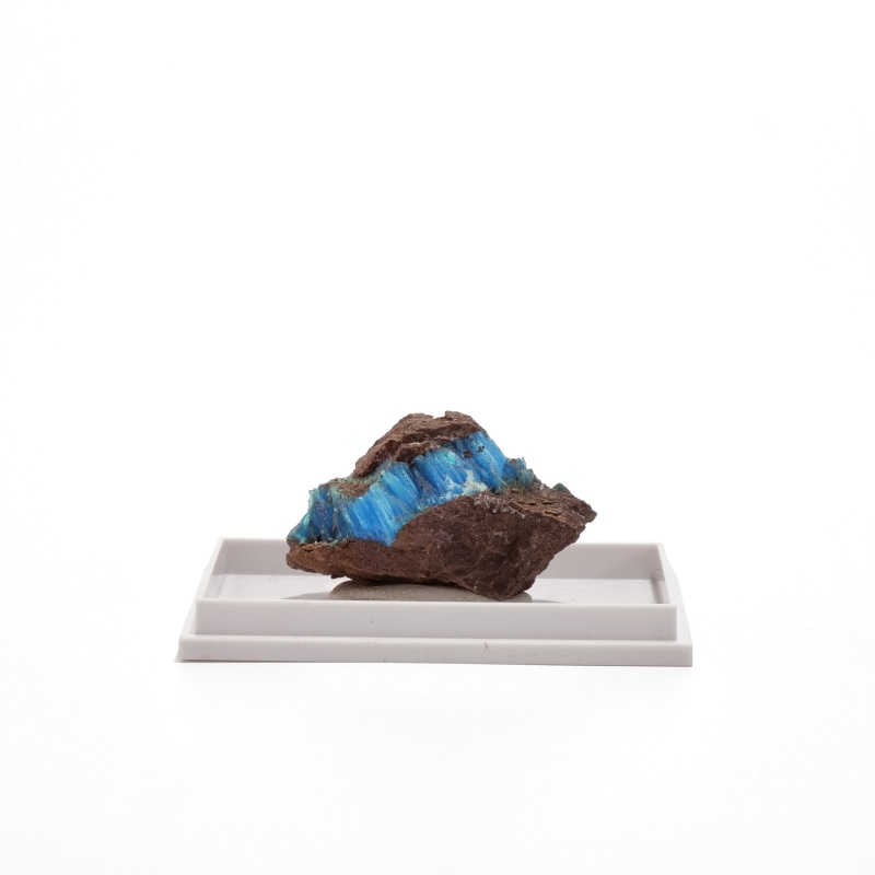 アメリカ・アリゾナ州プラネット鉱山 カルカンサイト原石〈ケース付き