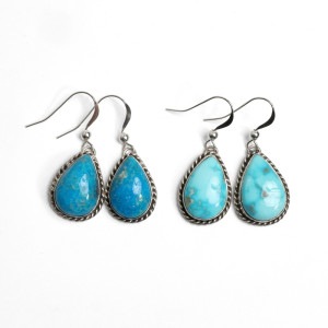 ハンドメイドのターコイズピアス　キングマン　インディアンジュエリー風　片耳用 キングマンターコイズ インディアンジュエリー ピアス | Kokopelmana