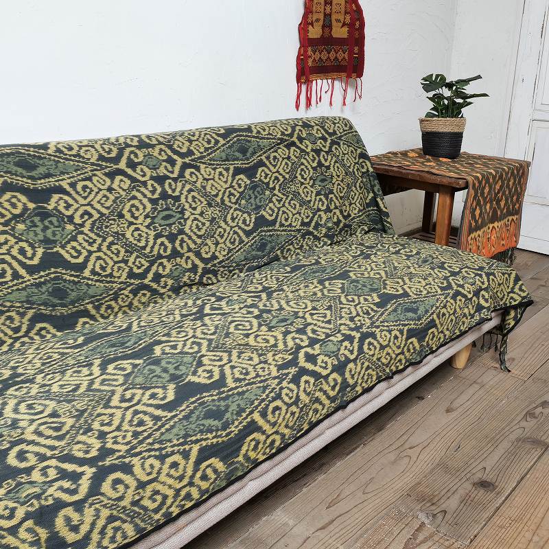 映画「架空の犬と嘘をつく猫 」使用品 イカットベッドカバー マルチ