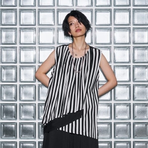 レーヨンストライププリントノースリーブチュニックワンピース