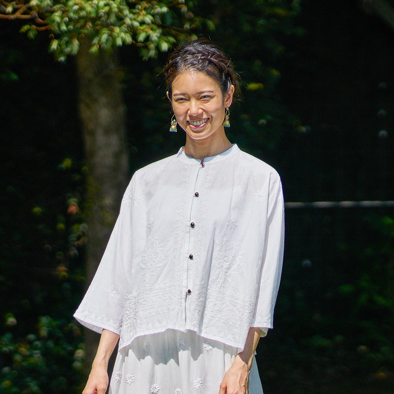 コットンラクノウ刺繍ブラウス