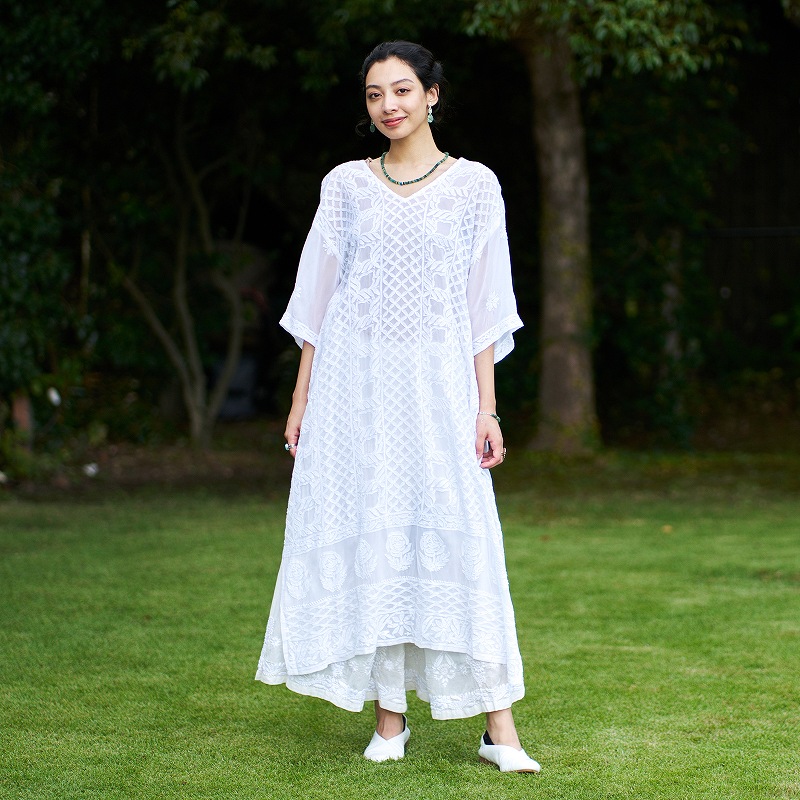 ラクノウ刺繍Vネックドレス