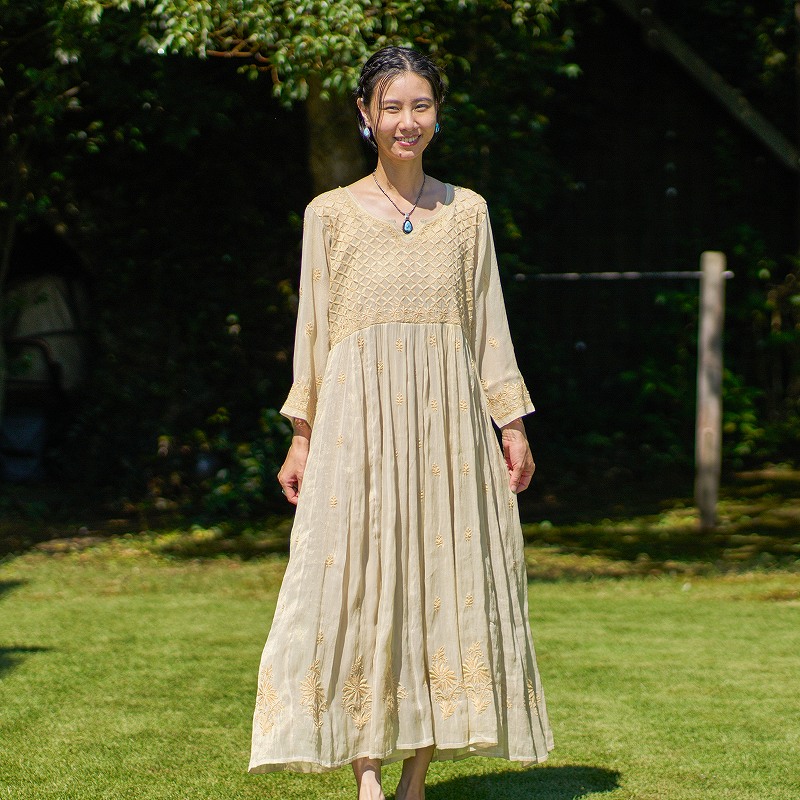 ラクノウ刺繍裾フレアードレス