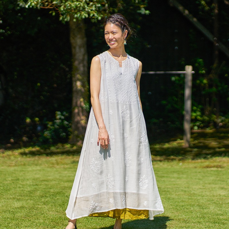 ラクノウ刺繍ノースリーブドレス