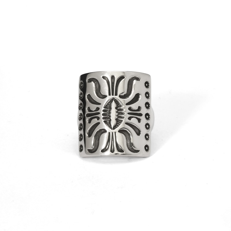 ナバホ族アーティストのインディアンジュエリー（Navajo Jewelry