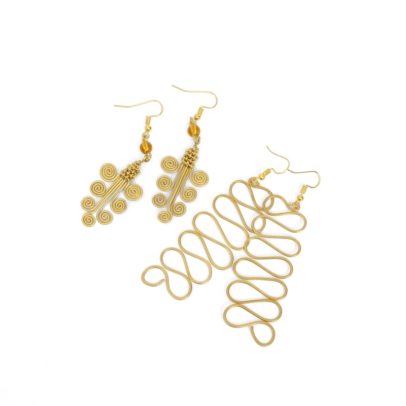 くるくるブラスピアス【メール便可】　ケニア