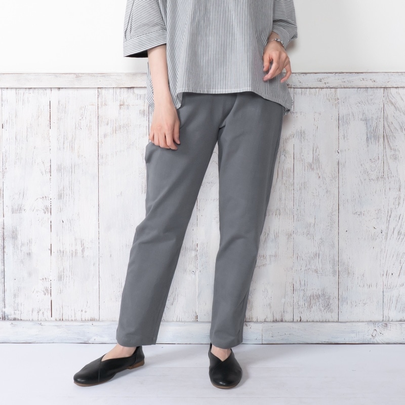ストレッチテーパードパンツ　S