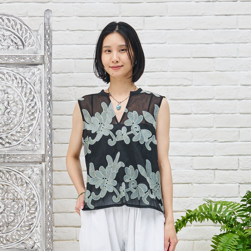 【予約販売】　オーガンジー刺繍ノースリーブブラウス　7月入荷予定