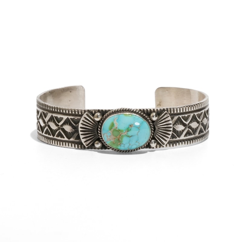 ナバホ族アーティストのインディアンジュエリー（Navajo Jewelry