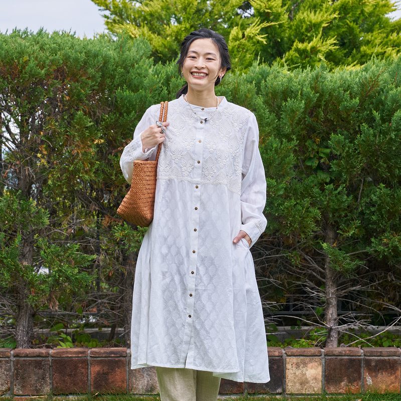 予約販売】 コットンラクノウ刺繍前あきワンピース 10月入荷予定