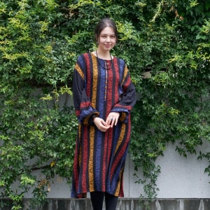 極美品 モラビトスペル 近年モデル リネンライクレース刺繍ラメ シアーガウン 黒 レーヨンストライププリント×三角刺繍ワンピース｜マライカ公式通販