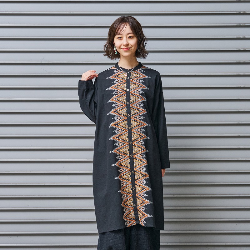 【予約販売】　幾何刺繍前あきワンピース　11月入荷予定