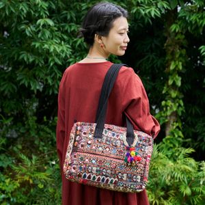 シンディ刺繍古布パッチワークドキュメントトートバッグ｜マライカ公式通販