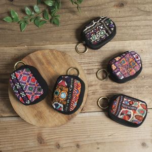 シンディ刺繍古布 カラビナ付きミニポーチ 【メール便可】｜マライカ