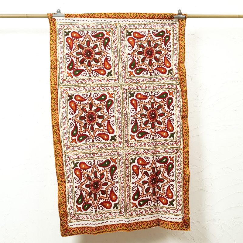 アリ刺繍 クロス 85cmx125cm【メール便可】 インド｜マライカ公式通販