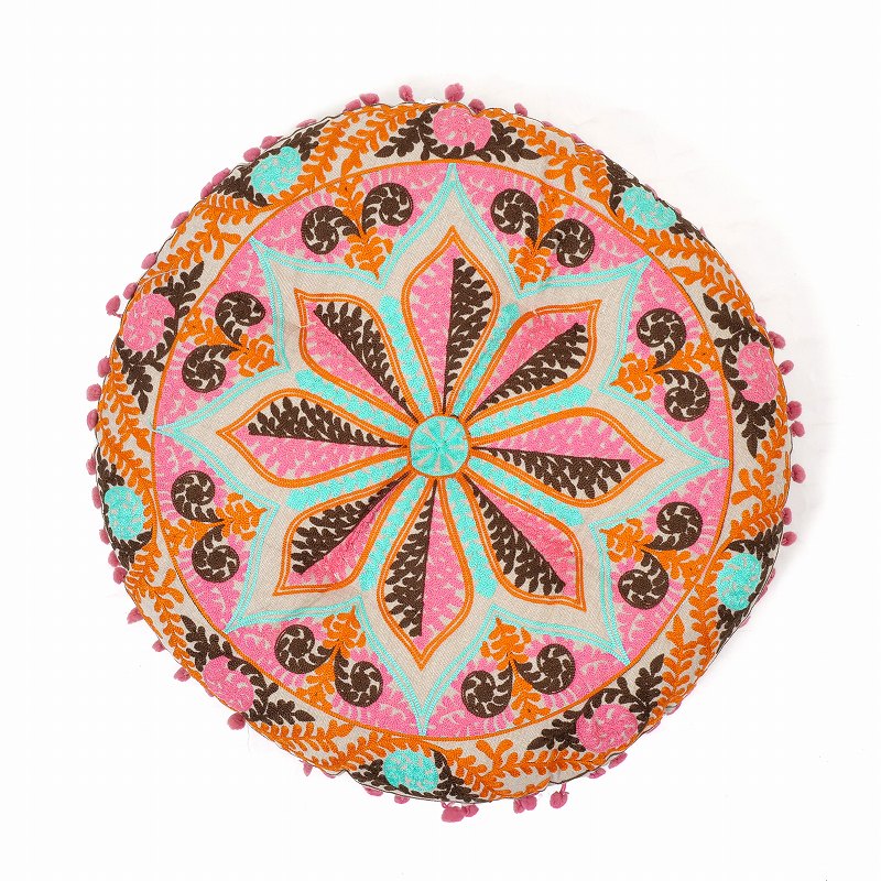 ポンポン付き アリ刺繍ラウンドクッション｜マライカ公式通販