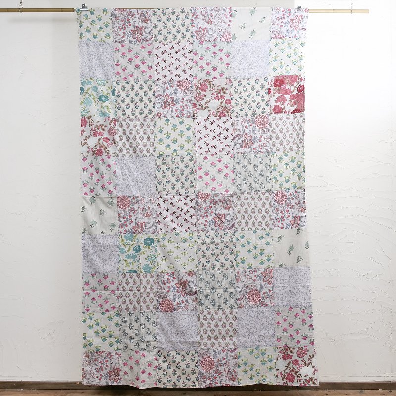 ハンドメイド　マルチクロス　サマーキルト　優しいピンク系 プリントパッチワークマルチクロス 150cm×225cm｜マライカ公式通販