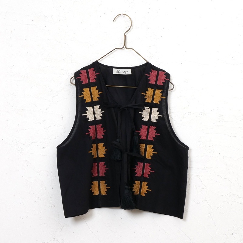 コットンクラウン刺繍ベスト 【メール便】｜マライカ公式通販