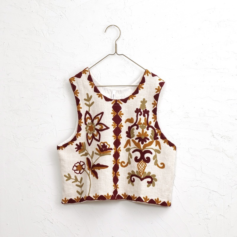 アリ刺繍ベスト｜マライカ公式通販