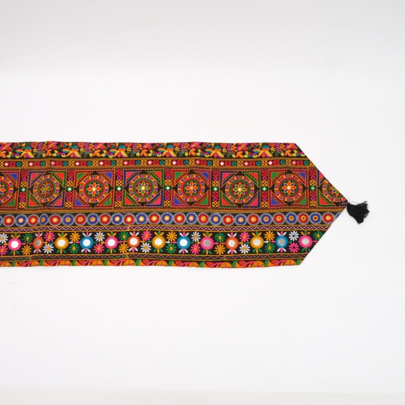 カッチミシン刺繍テーブルランナー インド ｜マライカ公式通販